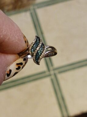 Silver Tone Ring with Blue Diamond Chips  Rings